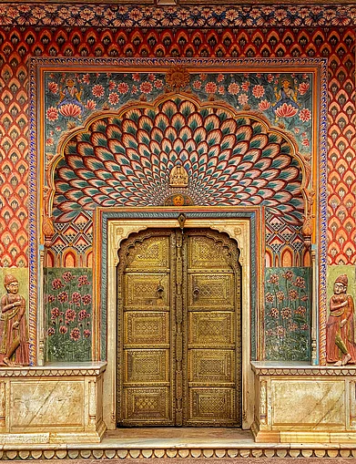 Shutterstock : The Lotus Gate of the City Palace in Jaipur