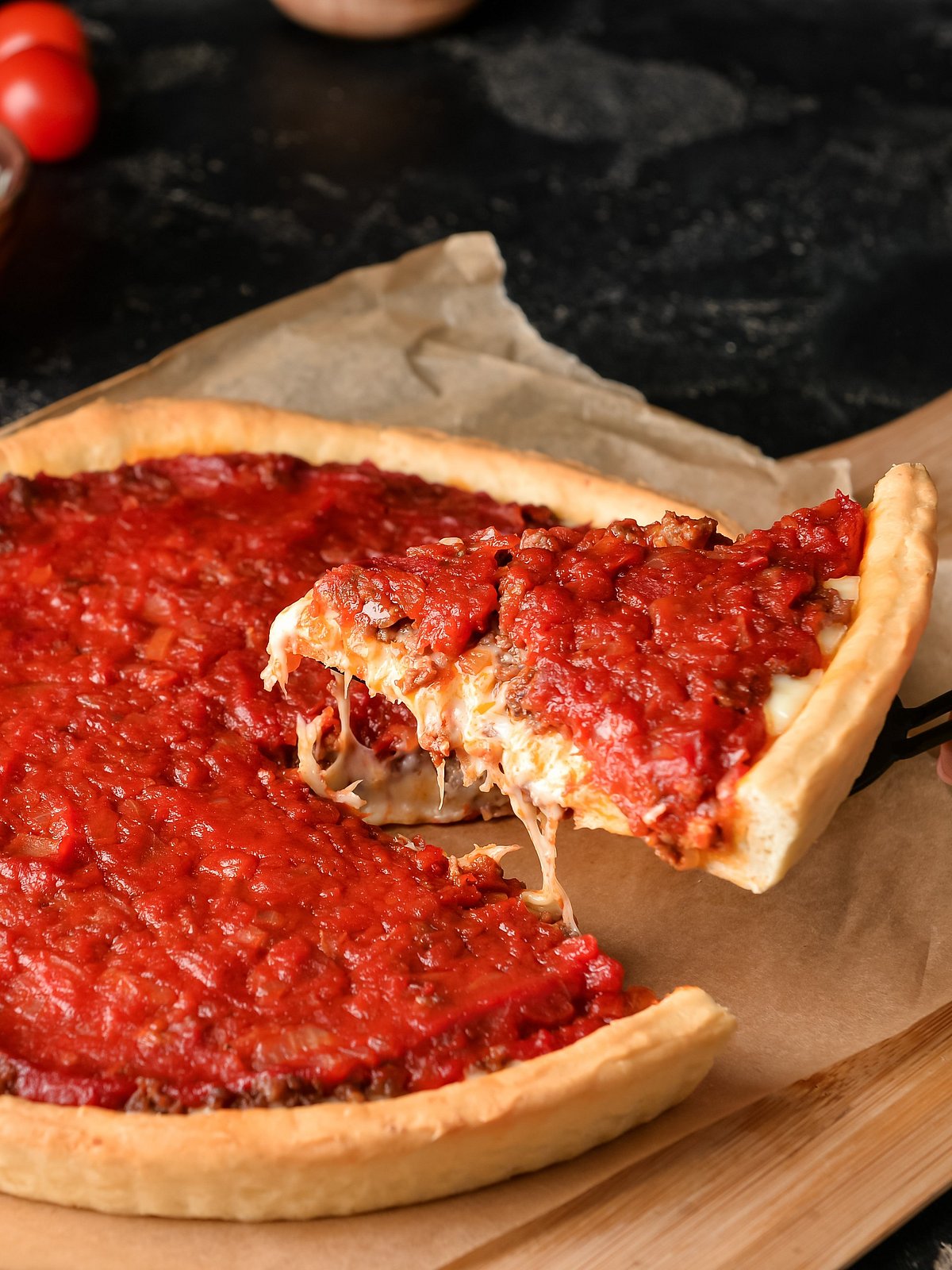 Shutterstock.com : Deep dish pizza