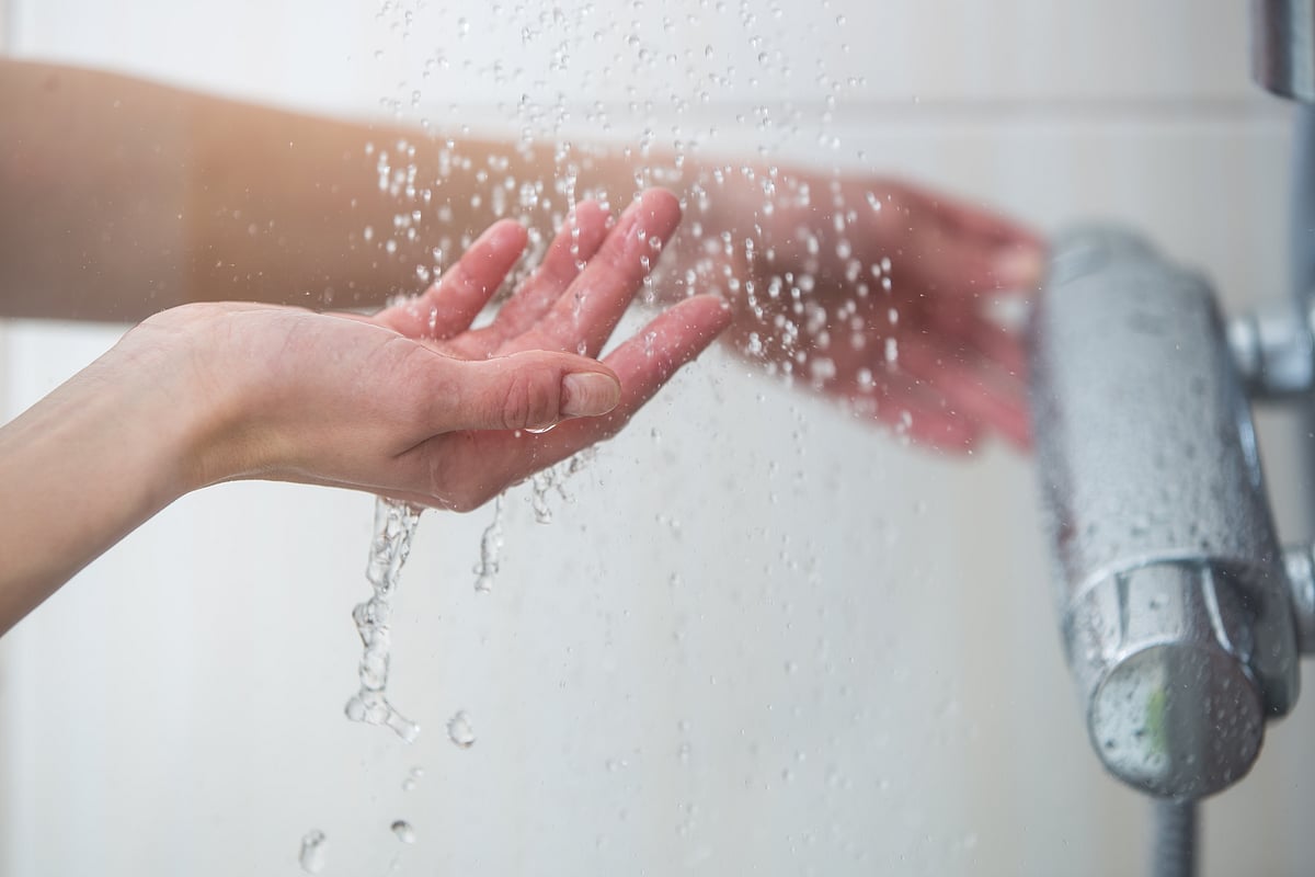 A shower before bedtime relaxes muscles and reduces tension in the body.