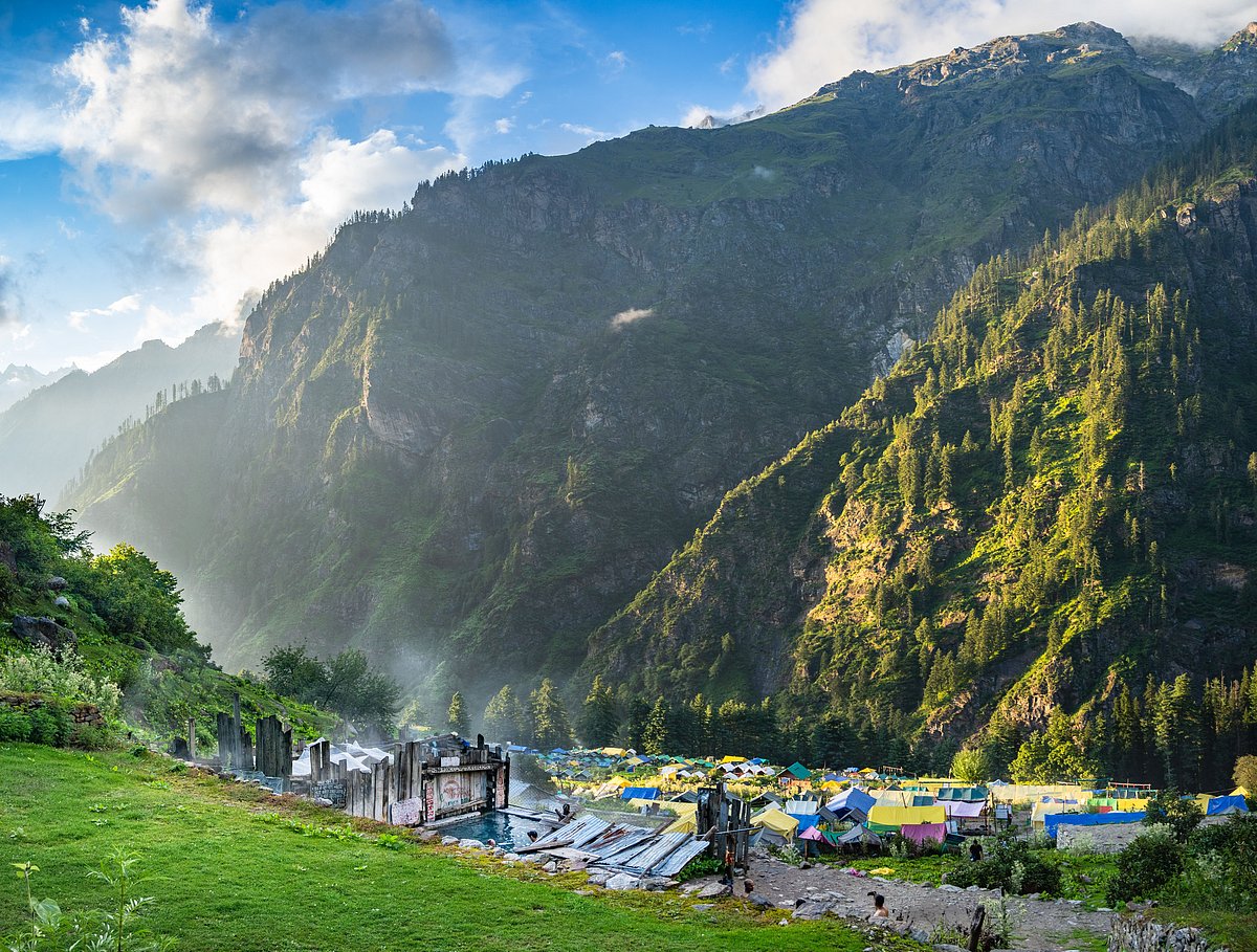 The view from Kheerganga campsite