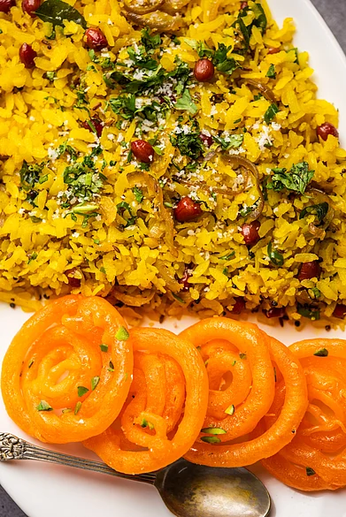 Shutterstock : The traditional combo of Jalebi and Poha from Madhya Pradesh