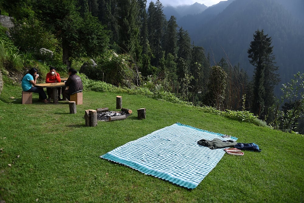 An outdoor picnic in Shoja