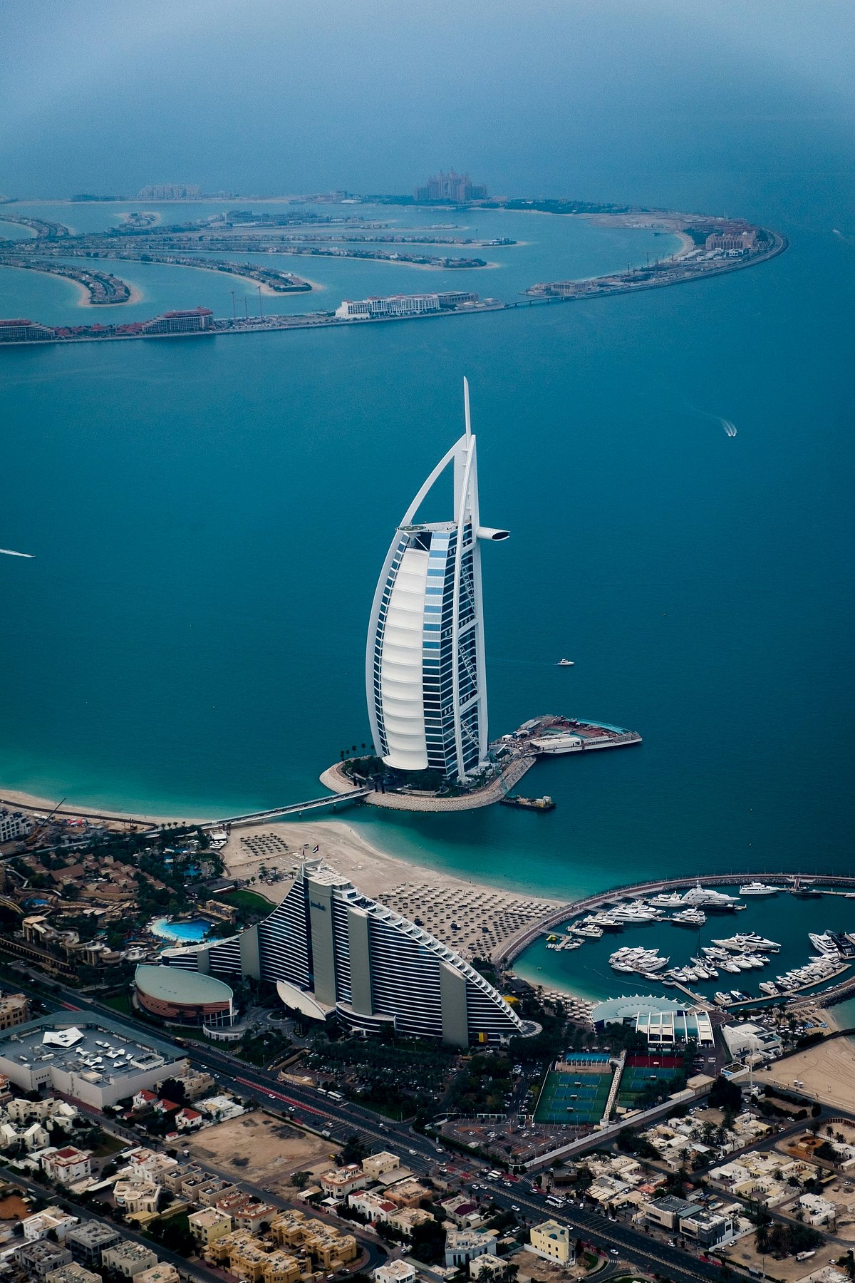 Photo by Christoph Schulz on Unsplash : Burj Al Arab