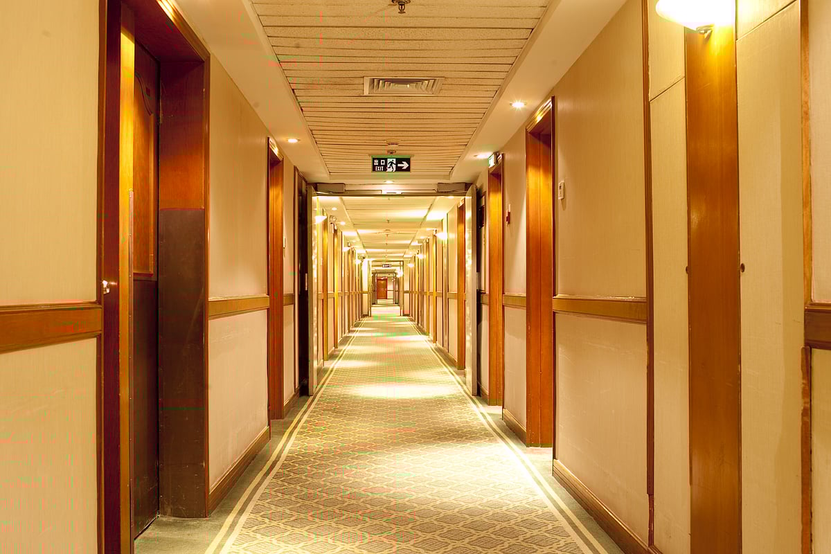 Choose a room on an upper floor that is positioned in the middle of the hallway, away from lifts and other heavily trafficked areas. 