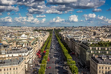 Jonathan Barsook/Flickr : Champs-Élysées as seen from Arc de Triomphe
