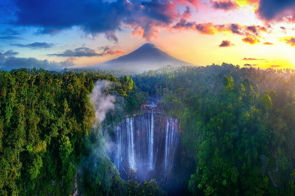 Guitar photographer/Shutterstock.com : The Tumpak Sewu Waterfall in East Java