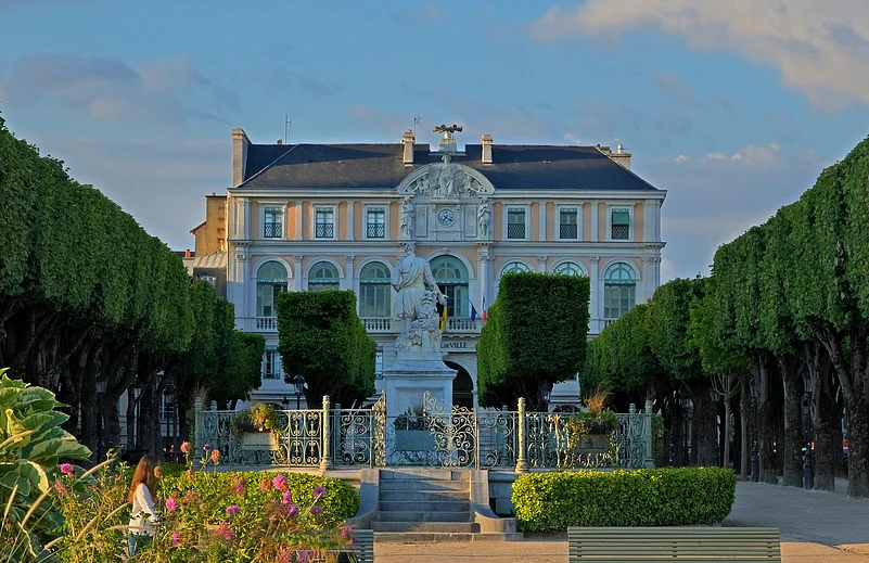 Pau is a southwestern French city on the foothills of the Pyrénées