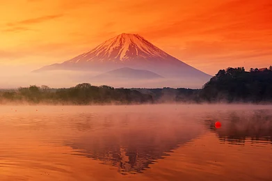 Shutterstock : Mount Fuji has been experiencing an influx of tourists in the past few years
