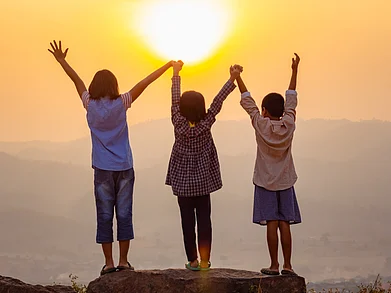HTWE/Shutterstock.com : The best way to spend summer vacations with children is outside