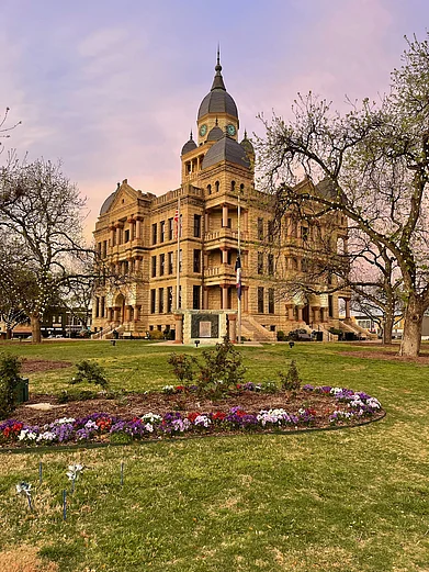 Shutterstock : Historic Denton County Courthouse in Texas, USA