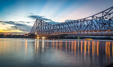 Roop_Dey/Shutterstock : Watch the sun set over the Hooghly on a boat ride