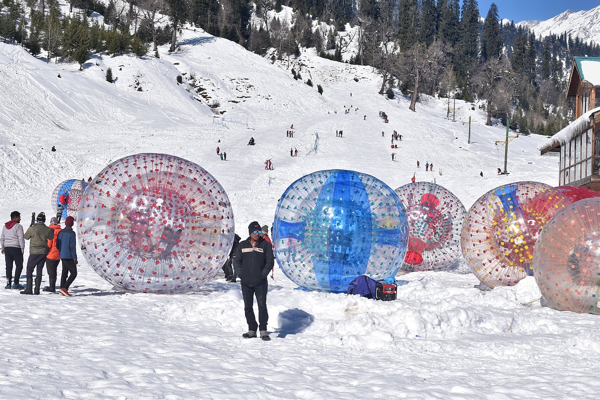 Zorbing, Solang Valley
