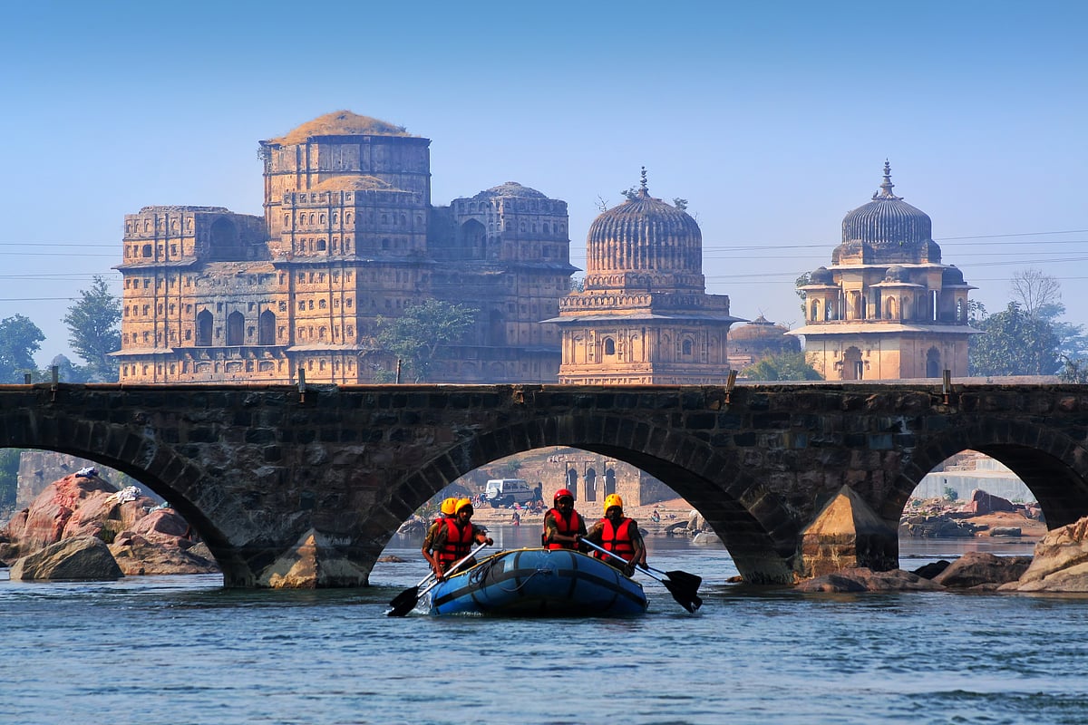 River rafting on the Betwa in Orchha