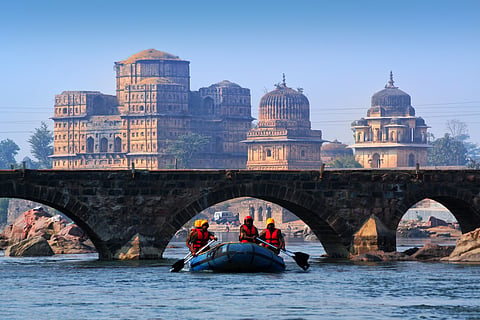 River rafting on the Betwa in Orchha