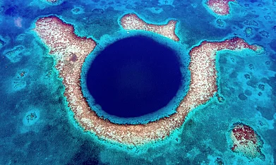 Earth.com/Twitter : Worlds deepest Blue Hole