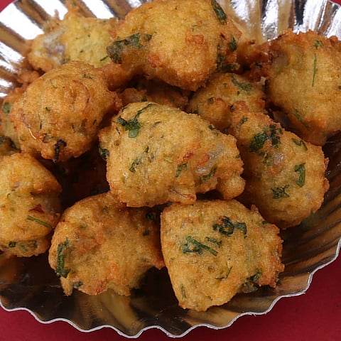 For bhajiyas and pakodas stop by at Shree Datta