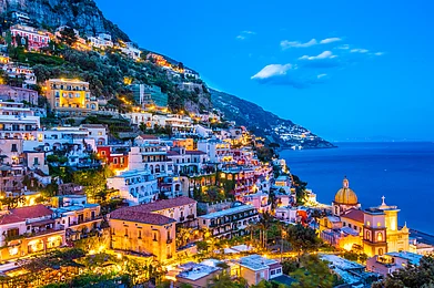 Boris-B/Shutterstock.com : Sunset in Positano