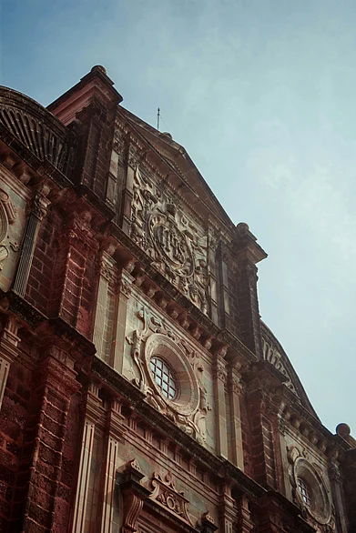 Photo by KUSHAGRA DHALL on Unsplash : The facade of the Basilica of Bom Jesus