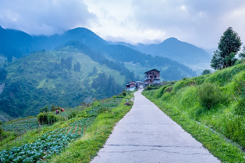 The Barot Valley of Himachal Pradesh has gorgeous mountain vistas