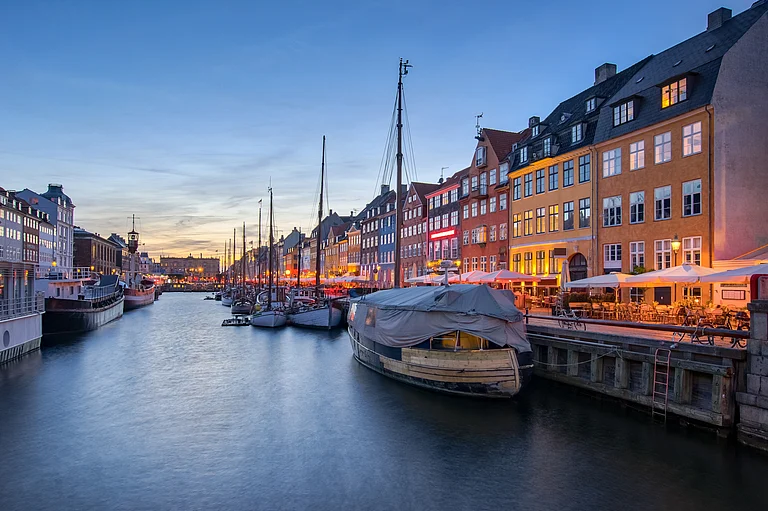 The enchanting streets of Nyhavn - Shutterstock.com