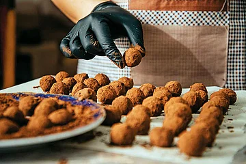 Shutterstock : Truffle au Champagne is the most popular delicacy across Swiss chocolate shops