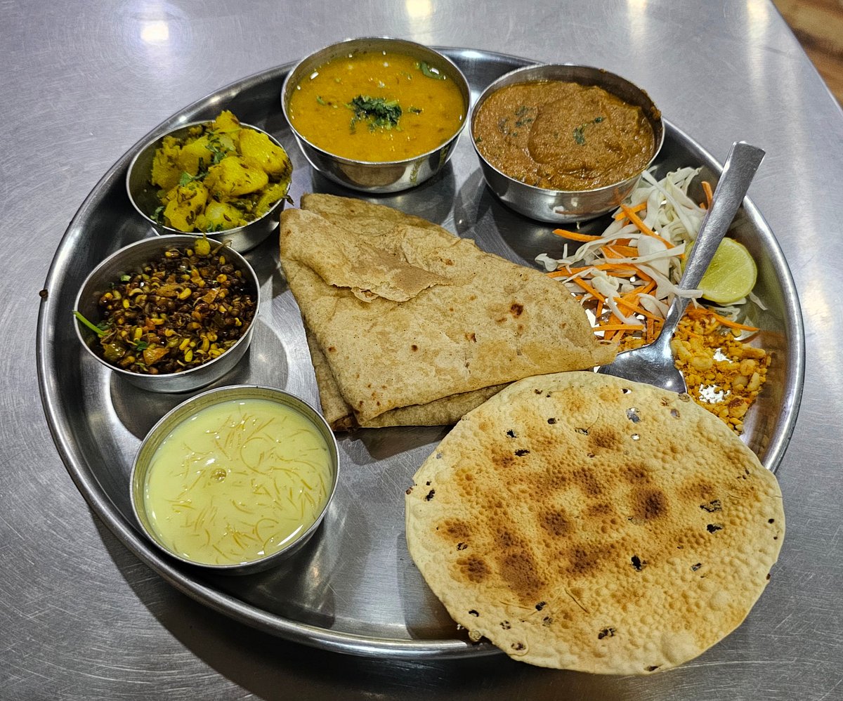Maharashtrian thali