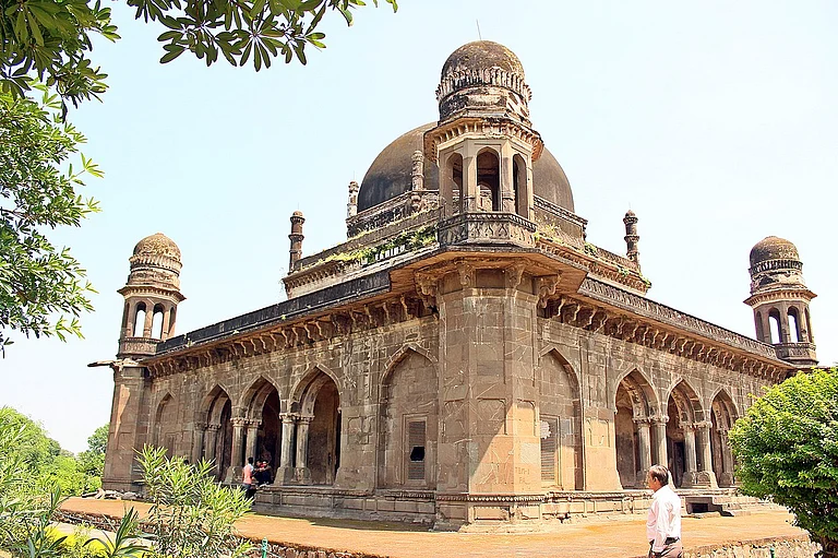 Black Taj Mahal In MP's Burhanpur - Wikipedia