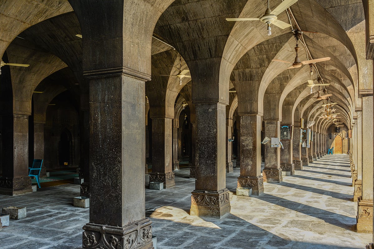 The cloisters of Asirgarh Fort