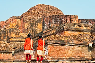Shutterstock : Somapura Mahavihara (Paharpur Buddhist Bihar), UNESCO World Heritage Site