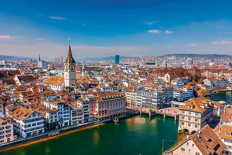 Altstadt is home to many bars, boutiques, and shops