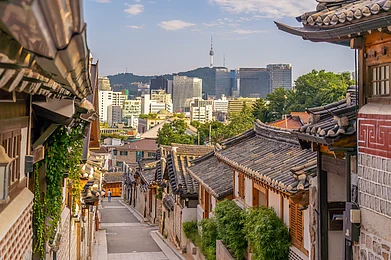Shutterstock : Bukchon Hanok Village with Seoul city skyline