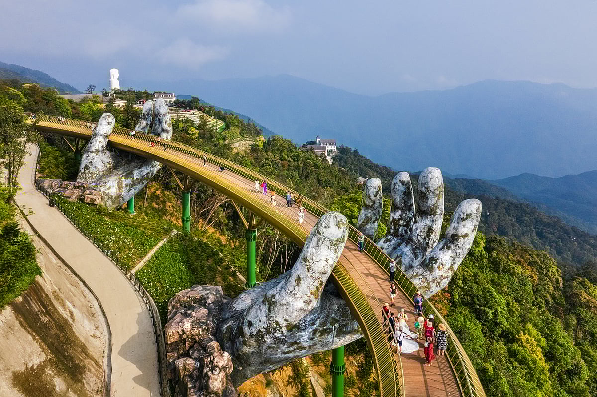 Shutterstock : Top aerial view of the famous Golden Bridge, Vietnam