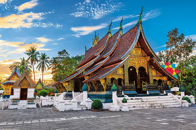 Wat Xieng Thong was built between 1559 and 1560 by King Setthathirath