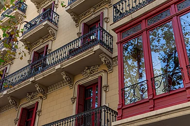 caesarjulivs/Shutterstock : Apartments in Barcelona