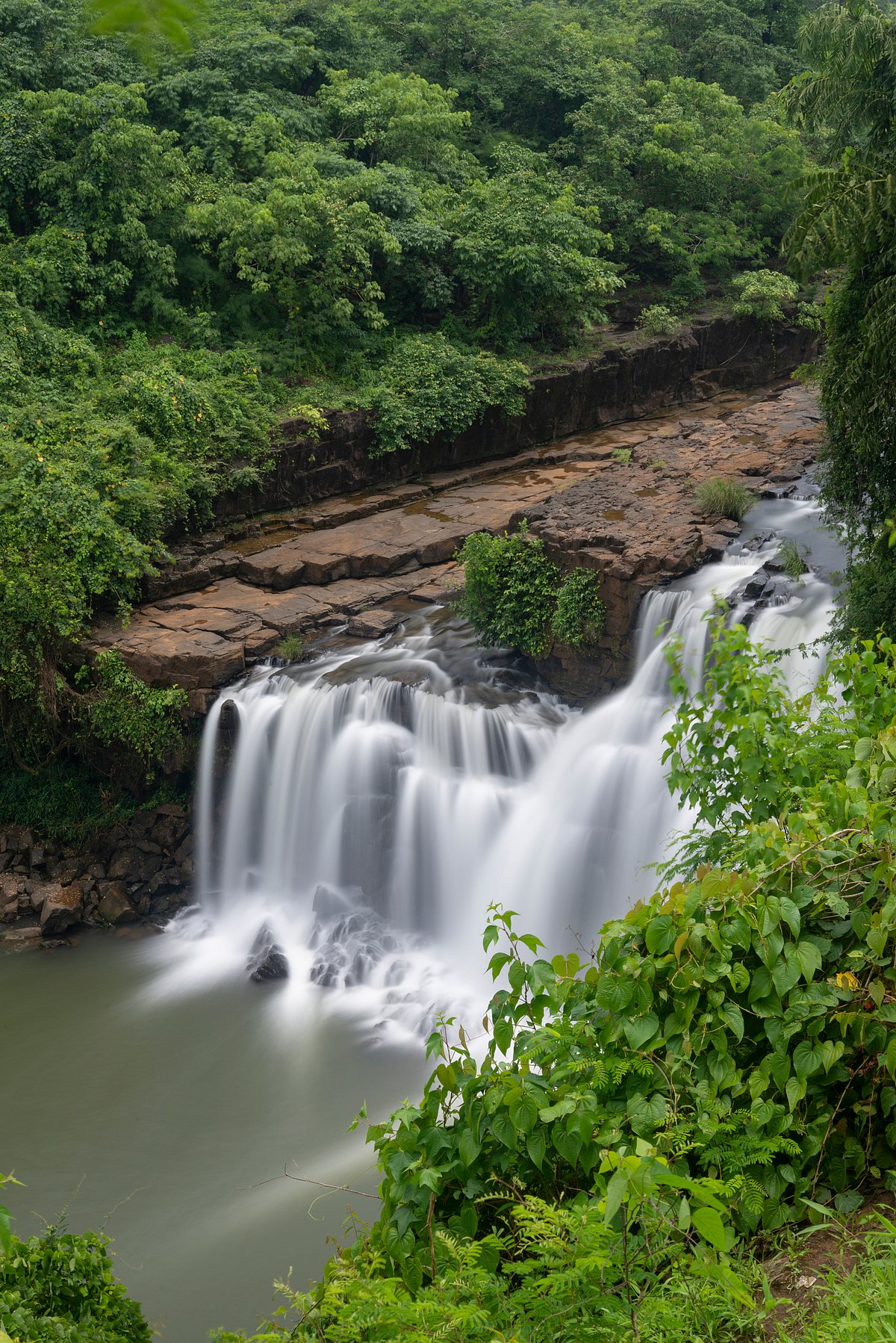 Shutterstock : Famous Napne Shrpe Waterfall near Vaibhavwadi, Sindhudurga, Maharashtra