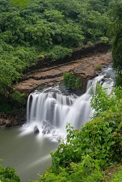 Shutterstock : Famous Napne Shrpe Waterfall near Vaibhavwadi, Sindhudurga, Maharashtra
