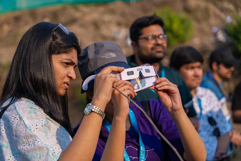 Participants looking theough a solar goggle