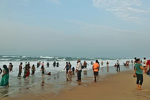 Sudeshna Sahoo/Unsplash : Puri Beach, Odisha