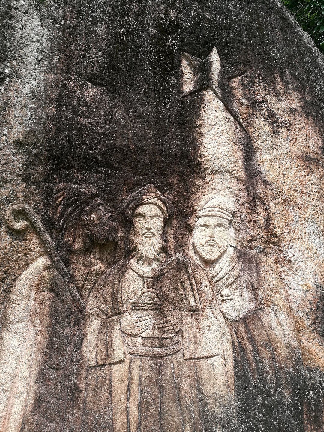 Sculptural monuments saw in Edakkal caves