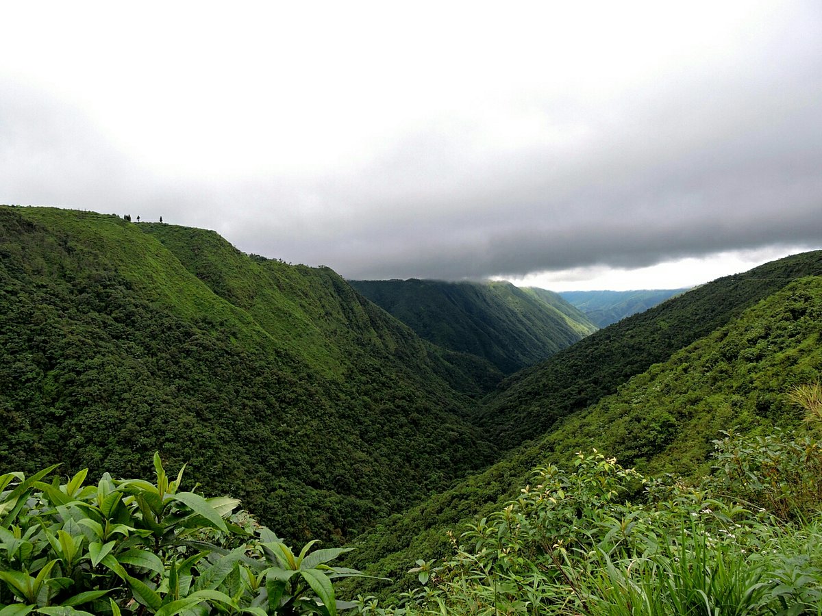At the Mawkdok Dympep Valley viewpoint 
