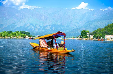 Shutterstock : Dal Lake, Kashmir