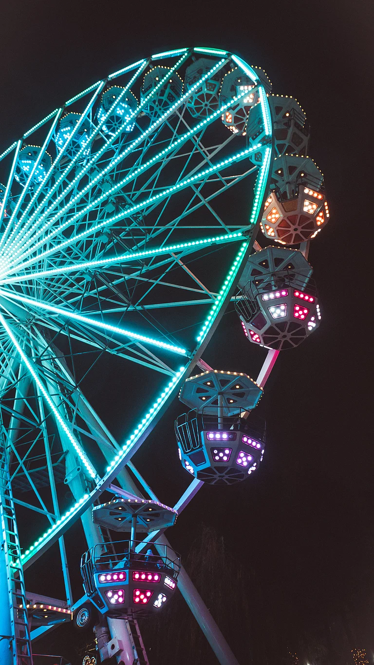 Ferris wheel at a theme park in Florida - Unsplash