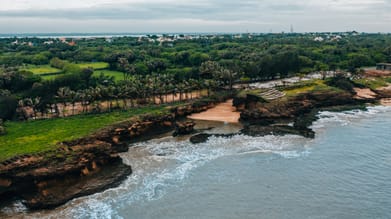 Unsplash : The beautiful shoreline of Diu