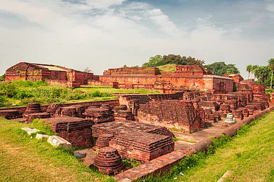 Shutterstock.com : The ruins of the ancient Nalanda Mahavira