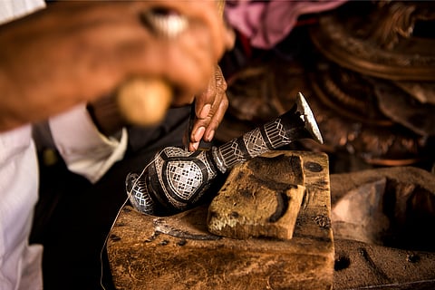 Gift a treasure from the vast array of handicrafts that India offers 
