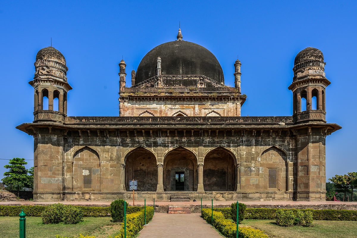 The Tomb of Shah Nawaz Khan