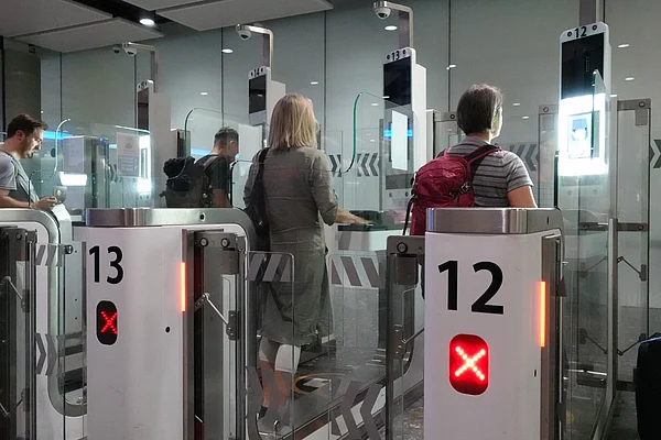 Shutterstock : DigiYatra is now mandatory for international transit passengers at four major Indian airports