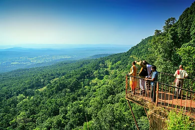 ImagesofIndia/Shutterstock : View of Sonmuda Valley from Amarkantak