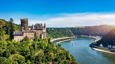 Shutterstock : If you love architecture, the more than 20,000 castles will surely make you happy