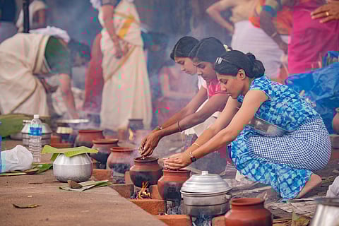 Women devotees on the occasion of Attukal Pongala